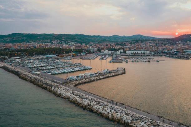 Loft Deluxe Centralissimo-Antica Vetreria San Benedetto del Tronto Buitenkant foto